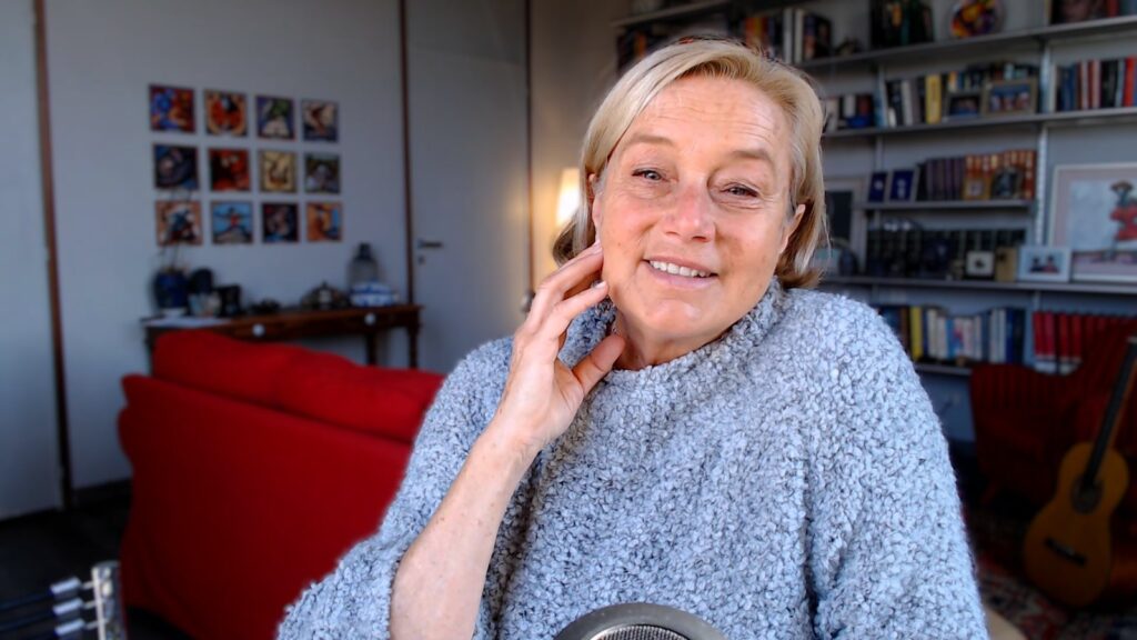Cristina Ferrero riflette durante una lezione video